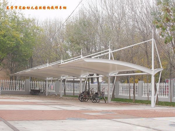 東營(yíng)市實(shí)驗(yàn)幼兒園膜結(jié)構(gòu)教師車(chē)棚